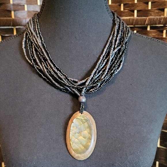 Elegant Black and Gold Beaded Necklace - Picture 1 of 4